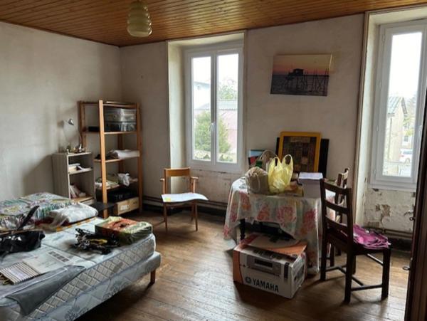 ENSEMBLE IMMOBILIER CENTRE BOURG, POSSIBILITÉS DE 3 LOGEMENTS !!