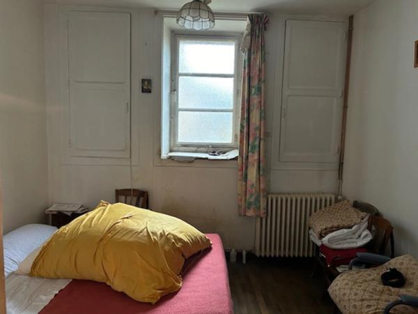 ENSEMBLE IMMOBILIER CENTRE BOURG, POSSIBILITÉS DE 3 LOGEMENTS !!