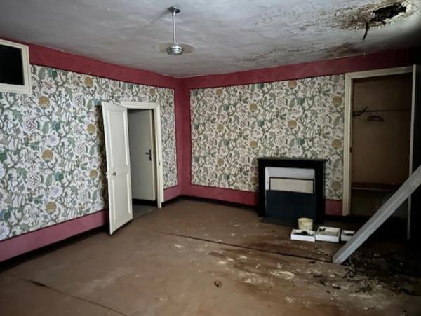 ENSEMBLE IMMOBILIER CENTRE BOURG, POSSIBILITÉS DE 3 LOGEMENTS !!