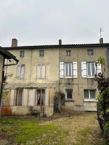 ENSEMBLE IMMOBILIER CENTRE BOURG, POSSIBILITÉS DE 3 LOGEMENTS !!