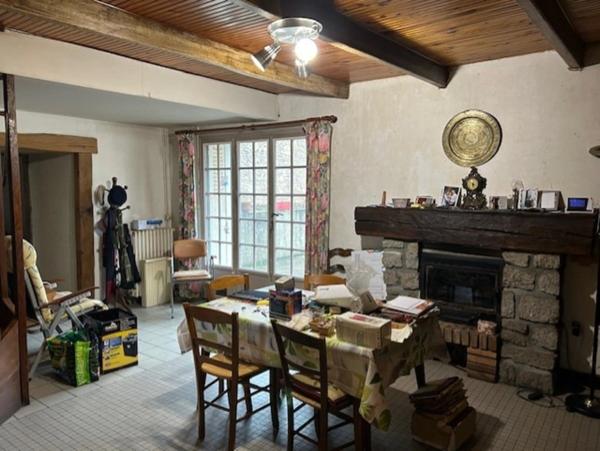 ENSEMBLE IMMOBILIER CENTRE BOURG, POSSIBILITÉS DE 3 LOGEMENTS !!