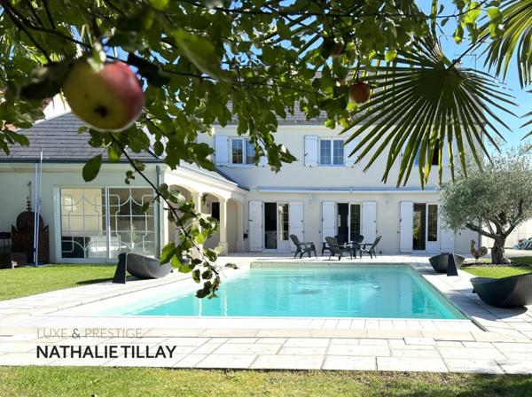 Saint Denis en val , proche Orleans, maison contemporaine de 2005, jardin paysagé et piscine