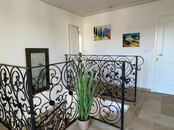 Saint Denis en val , proche Orleans, maison contemporaine de 2005, jardin paysagé et piscine