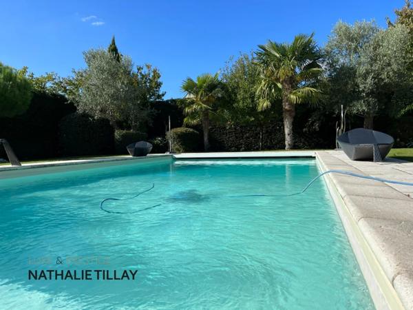 Saint Denis en val , proche Orleans, maison contemporaine de 2005, jardin paysagé et piscine