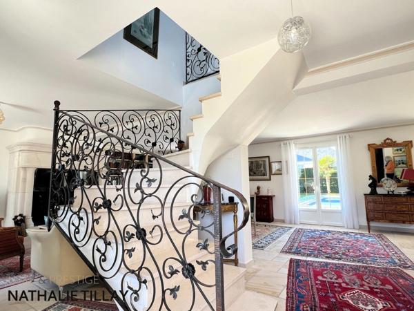 Saint Denis en val , proche Orleans, maison contemporaine de 2005, jardin paysagé et piscine