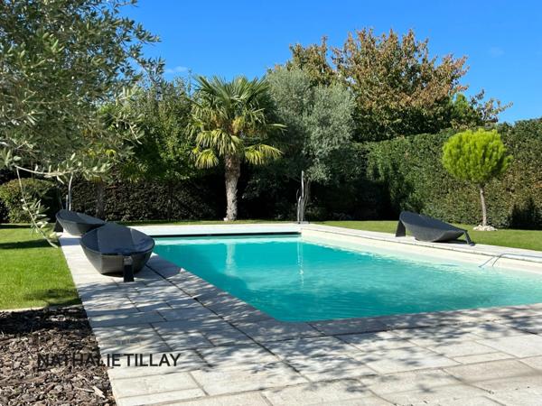 Saint Denis en val , proche Orleans, maison contemporaine de 2005, jardin paysagé et piscine