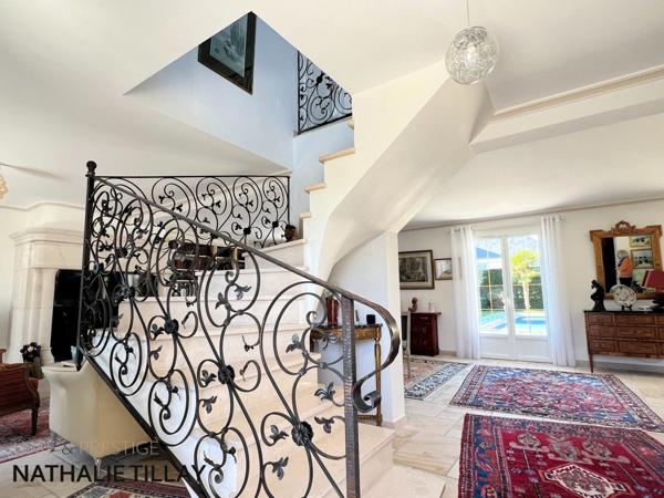 Saint Denis en val , proche Orleans, maison contemporaine de 2005, jardin paysagé et piscine