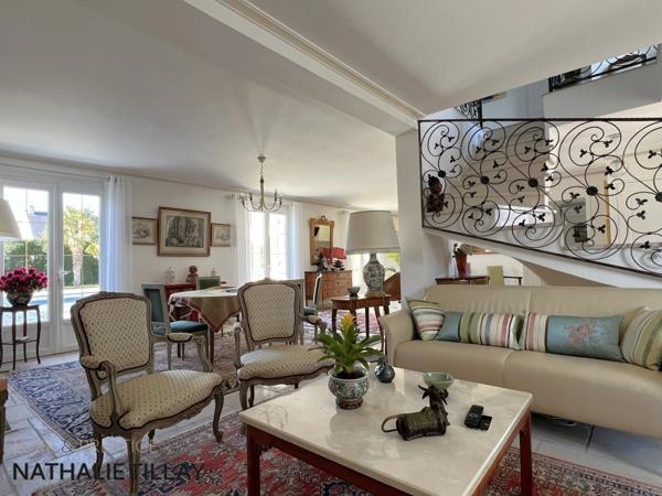 Saint Denis en val , proche Orleans, maison contemporaine de 2005, jardin paysagé et piscine