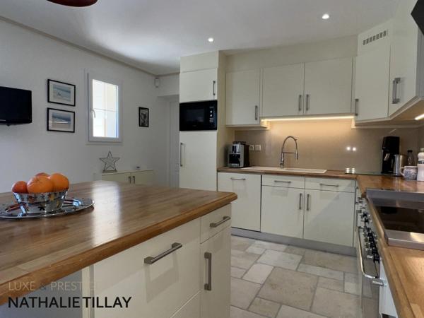 Saint Denis en val , proche Orleans, maison contemporaine de 2005, jardin paysagé et piscine