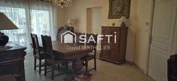 appartement en rez de jardin , avec véranda dans une copropriété securisée à 2 min du centre ville