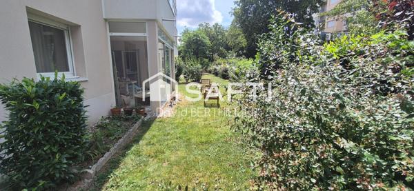 appartement en rez de jardin , avec véranda dans une copropriété securisée à 2 min du centre ville