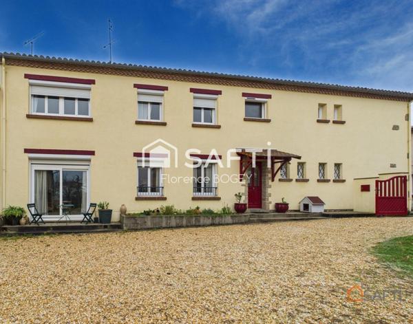 Rare sur le secteur : une maison de caractère rénovée, lumineuse et prête à vous accueillir !