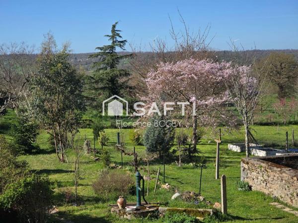 Rare sur le secteur : une maison de caractère rénovée, lumineuse et prête à vous accueillir !