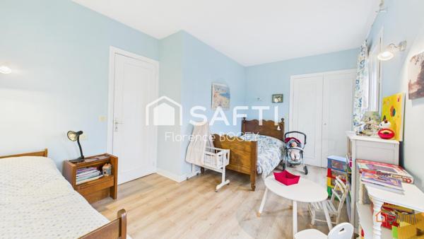 Rare sur le secteur : une maison de caractère rénovée, lumineuse et prête à vous accueillir !