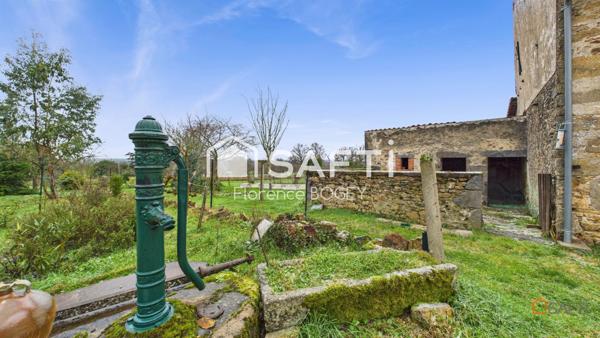 Rare sur le secteur : une maison de caractère rénovée, lumineuse et prête à vous accueillir !