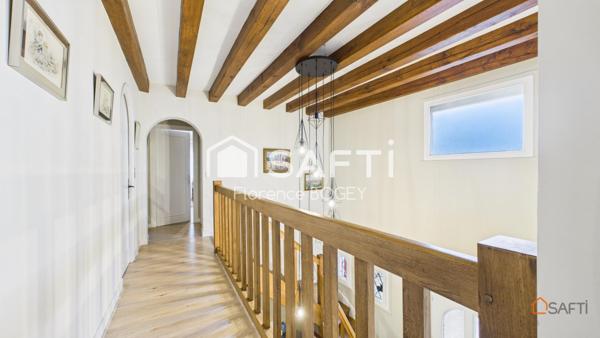 Rare sur le secteur : une maison de caractère rénovée, lumineuse et prête à vous accueillir !