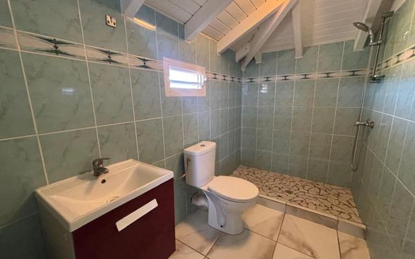 Maison à louer    5 pièces •  Le Moule