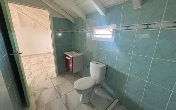 Maison à louer    5 pièces •  Le Moule