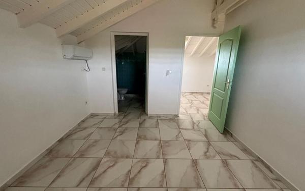 Maison à louer    5 pièces •  Le Moule