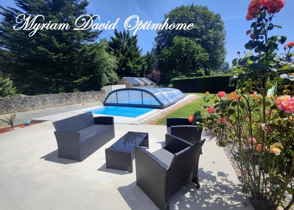 ✨ Élégante maison rénovée avec piscine et grand garage à Rostrenen