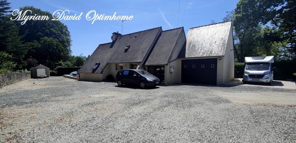✨ Élégante maison rénovée avec piscine et grand garage à Rostrenen
