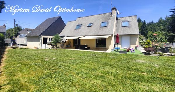 ✨ Élégante maison rénovée avec piscine et grand garage à Rostrenen