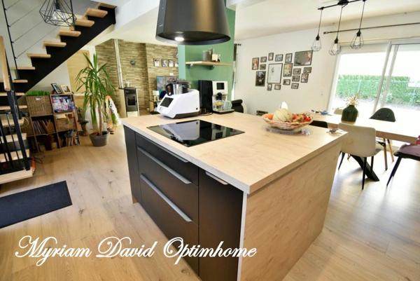 ✨ Élégante maison rénovée avec piscine et grand garage à Rostrenen