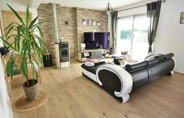 ✨ Élégante maison rénovée avec piscine et grand garage à Rostrenen