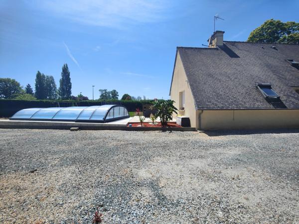 ✨ Élégante maison rénovée avec piscine et grand garage à Rostrenen