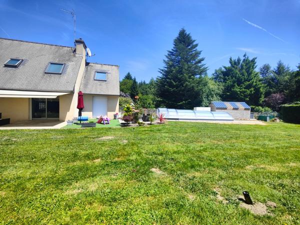 ✨ Élégante maison rénovée avec piscine et grand garage à Rostrenen