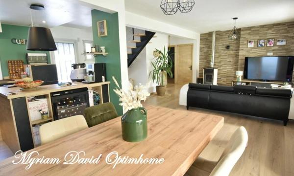 ✨ Élégante maison rénovée avec piscine et grand garage à Rostrenen