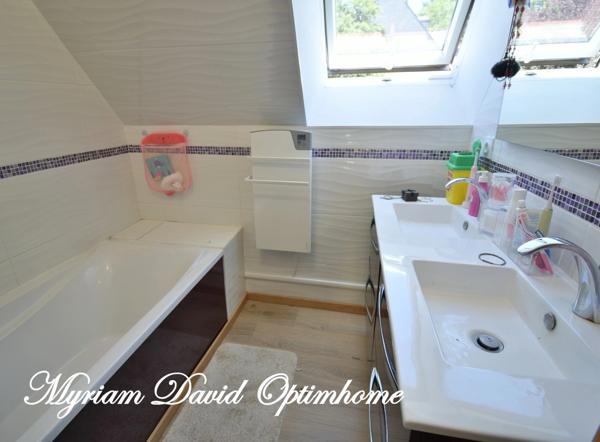 ✨ Élégante maison rénovée avec piscine et grand garage à Rostrenen