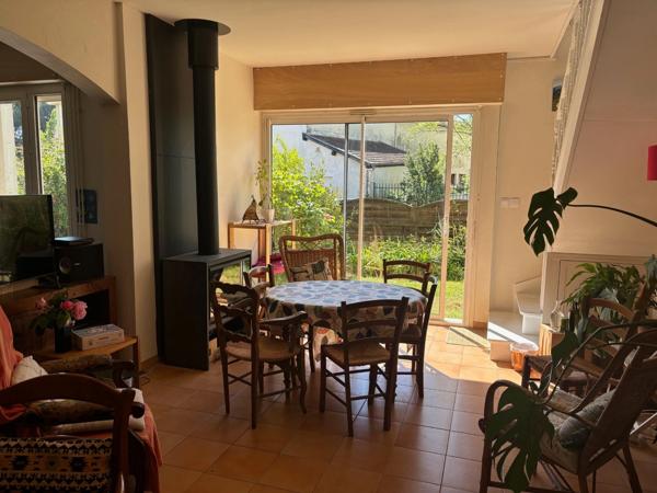 Villa d'architecte de Jean Prunetti avec terrasses , jardin et carport