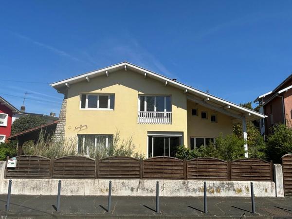 Villa d'architecte de Jean Prunetti avec terrasses , jardin et carport