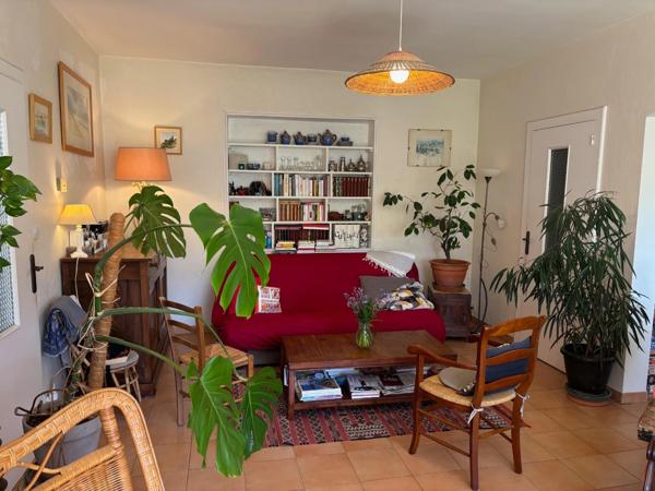 Villa d'architecte de Jean Prunetti avec terrasses , jardin et carport