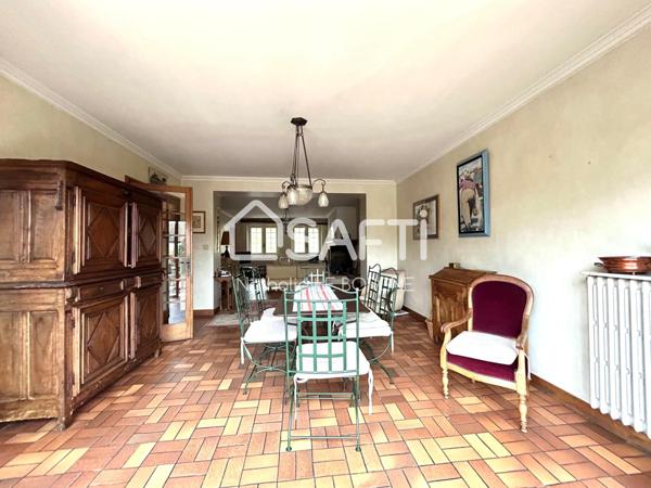 Maison de ville avec jardin / garage / local pro