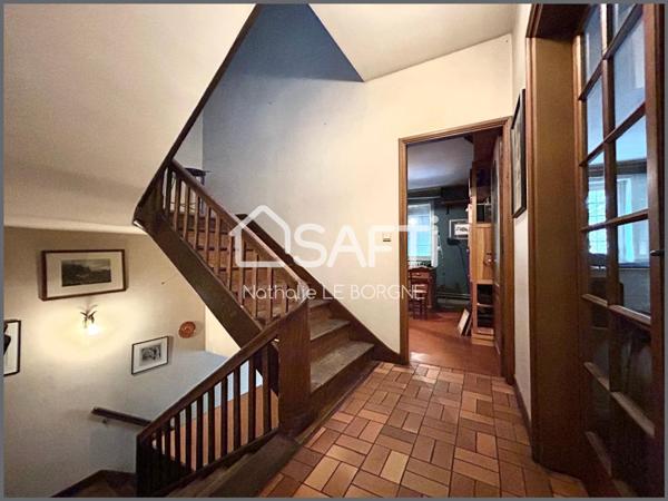 Maison de ville avec jardin / garage / local pro