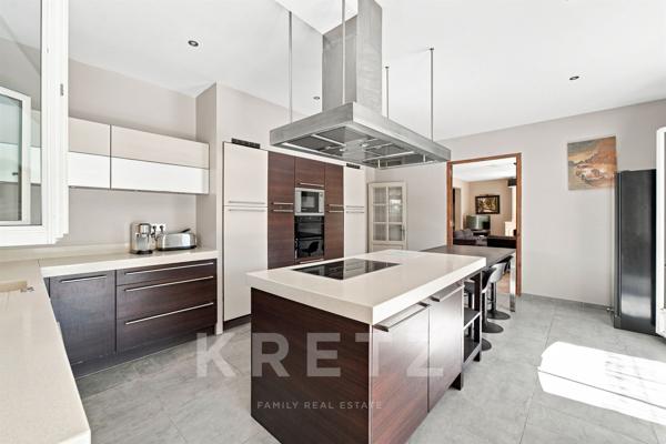 Saint-Rémy-de-Provence – Bastide de 300 m² avec 7 chambres, piscine et 3 350 m² de terrain