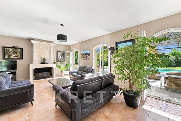Saint-Rémy-de-Provence – Bastide de 300 m² avec 7 chambres, piscine et 3 350 m² de terrain
