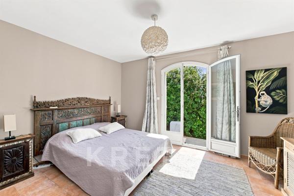 Saint-Rémy-de-Provence – Bastide de 300 m² avec 7 chambres, piscine et 3 350 m² de terrain