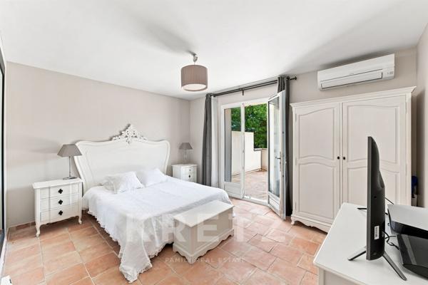 Saint-Rémy-de-Provence – Bastide de 300 m² avec 7 chambres, piscine et 3 350 m² de terrain