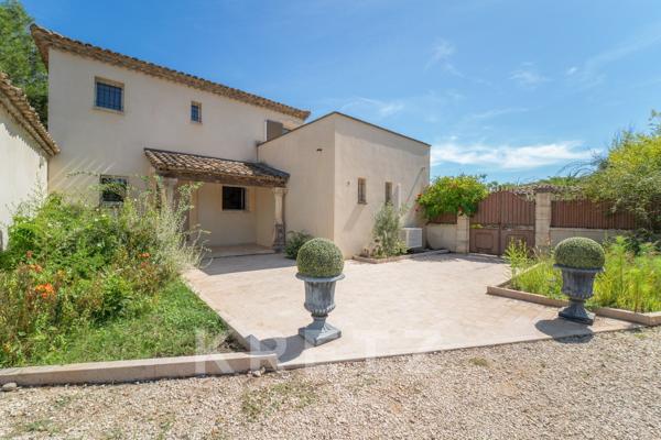 Saint-Rémy-de-Provence – Bastide de 300 m² avec 7 chambres, piscine et 3 350 m² de terrain