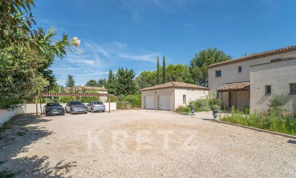 Saint-Rémy-de-Provence – Bastide de 300 m² avec 7 chambres, piscine et 3 350 m² de terrain