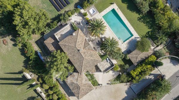 Saint-Rémy-de-Provence – Bastide de 300 m² avec 7 chambres, piscine et 3 350 m² de terrain
