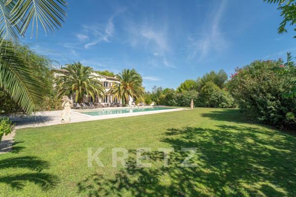 Saint-Rémy-de-Provence – Bastide de 300 m² avec 7 chambres, piscine et 3 350 m² de terrain