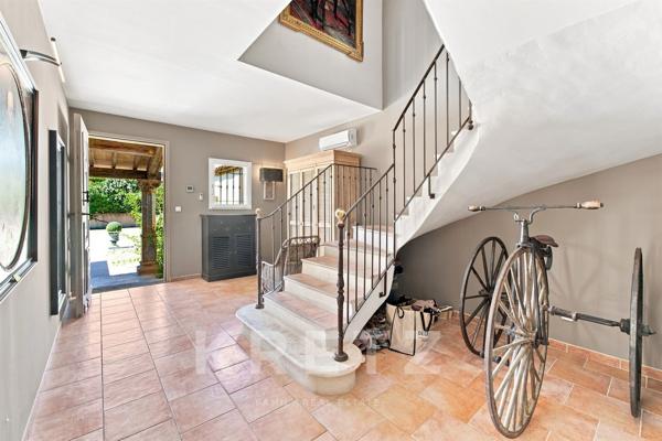 Saint-Rémy-de-Provence – Bastide de 300 m² avec 7 chambres, piscine et 3 350 m² de terrain