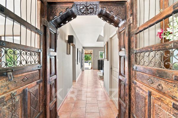 Saint-Rémy-de-Provence – Bastide de 300 m² avec 7 chambres, piscine et 3 350 m² de terrain