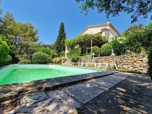 Vente                                                      Maison
                        
                     6 pièces                      189 m2                     à Draguignan