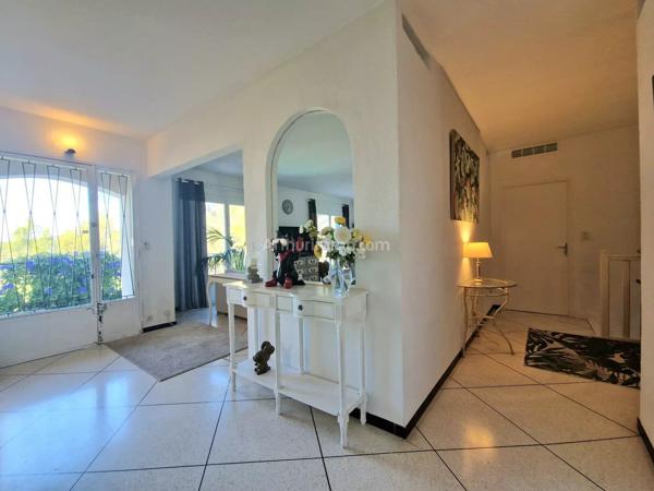 Vente                                                      Maison
                        
                     6 pièces                      189 m2                     à Draguignan