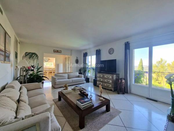 Vente                                                      Maison
                        
                     6 pièces                      189 m2                     à Draguignan